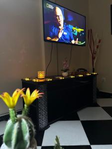 a flat screen tv sitting on top of a table at Charmant Appartement vue sur mer in Alger