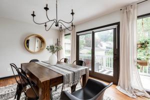 Fotografie z fotogalerie ubytování NEW - Modern Rustic Retreat Ardmore Chalet v destinaci Winston-Salem