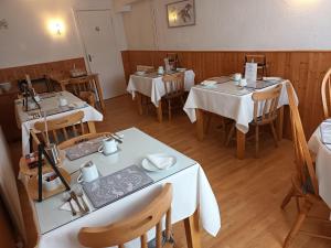 an overhead view of a restaurant with tables and chairs at Stepping Stones in Lincolnshire
