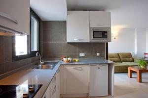 Kuchnia lub aneks kuchenny w obiekcie Apartamentos Don Quijote