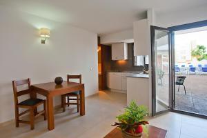 Kuchnia lub aneks kuchenny w obiekcie Apartamentos Don Quijote