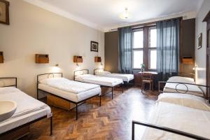 Postel nebo postele na pokoji v ubytování Sir Toby's Hostel