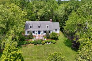 una vista aérea de una casa con patio en Rural and Spacious Virginia Home on about 2 Acres!, en Orange