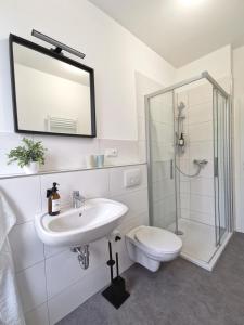 Ένα μπάνιο στο BohnApartments - Stadtblick Zechenhaus - Balkon - Parkplatz - WLAN - sehr ruhig - barrierearm +40 φωτογραφίες