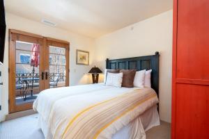 a bedroom with a large bed and a window at El Corazon 12, Luxury 2 BRs, Sleeps 5 in Santa Fe