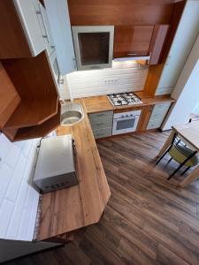 Kuchyň nebo kuchyňský kout v ubytování Eco Apartments Melnyka10