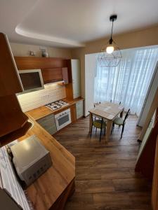 Kuchyň nebo kuchyňský kout v ubytování Eco Apartments Melnyka10
