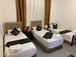 Katil atau katil-katil dalam bilik di taila hostel