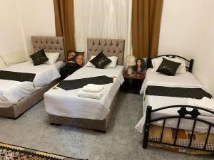 Katil atau katil-katil dalam bilik di taila hostel