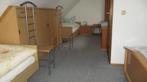 a room with two bunk beds and a bedroom with a desk at Ferienwohnung am See 
