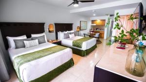 Postel nebo postele na pokoji v ubytování Hotel Tesoro Los Cabos
