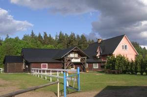 Το κτήριο όπου στεγάζεται  το κατάλυμα σε φάρμα