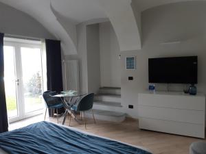 Televízia a/alebo spoločenská miestnosť v ubytovaní Sweet Home Canavese