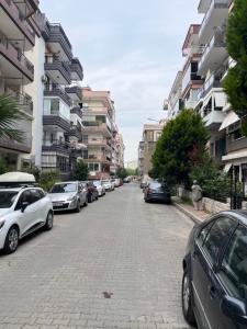 a street with cars parked on the side of the road at an apartment in a decent neighborhood in Karşıyaka