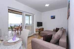 TV a/nebo společenská místnost v ubytování Apartments Poljak