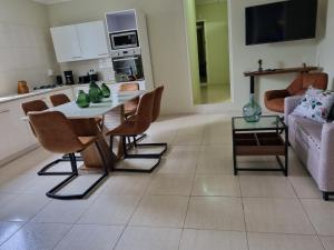 Kuchyň nebo kuchyňský kout v ubytování Angola Apartment "A"