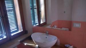 Kylpyhuone majoituspaikassa Il Vicoletto di BIBI - B&B