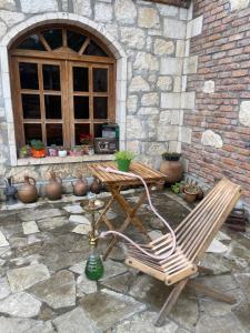 Veranda oz. zunanji predel v nastanitvi Odo’s Guest House