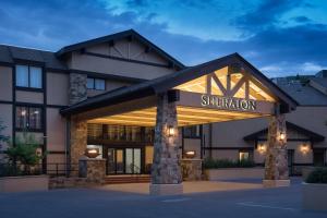 帕克城的住宿－Sheraton Park City，带有读过雪利登的标志的酒店