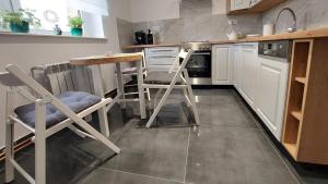 a kitchen with two chairs and a table in it at Apartament Emmi in Imielin