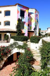 a building with a mural on the side of it at appartamento Romi in Porto Cervo