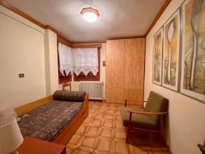 Postel nebo postele na pokoji v ubytování Eirini's ART HOUSE