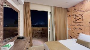 Ένα ή περισσότερα κρεβάτια σε δωμάτιο στο Celia Pyramids View inn
