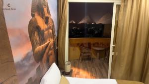 Ένα ή περισσότερα κρεβάτια σε δωμάτιο στο Celia Pyramids View inn