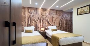 Ένα ή περισσότερα κρεβάτια σε δωμάτιο στο Celia Pyramids View inn