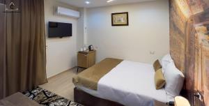 Ένα ή περισσότερα κρεβάτια σε δωμάτιο στο Celia Pyramids View inn