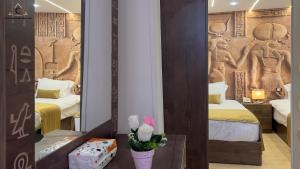 Ένα ή περισσότερα κρεβάτια σε δωμάτιο στο Celia Pyramids View inn