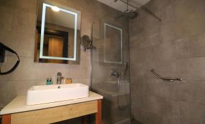 Koupelna v ubytování By Wyndham Vakfıkebir + 23 fotografií