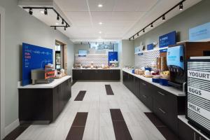 a store aisle with aasteryasteryasteryasteryasteryasteryasteryasteryasteryasteryastery at Holiday Inn Express & Suites Gulf Breeze - Pensacola Area by IHG in Gulf Breeze