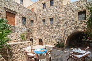 Patio nebo venkovní prostory v ubytování Menexes Suites Monemvasia + 21 fotografií
