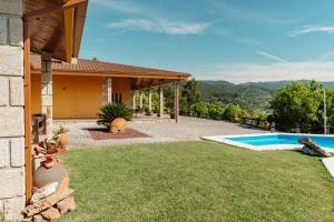a house with a yard with a swimming pool at Quinta Devesa do Monte in Amares