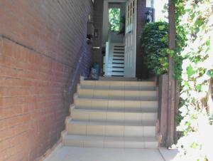 a set of stairs leading up to a house at Schönes Zimmer 1 Etage inkl Parkplatz nach Verfügbarkeit in Essen