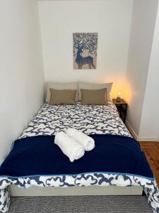 a bedroom with a bed with two towels on it at Rooms to rent in a friendly apartment in Lisbon