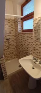 a bathroom with a sink and a shower at Occitania in Gravere