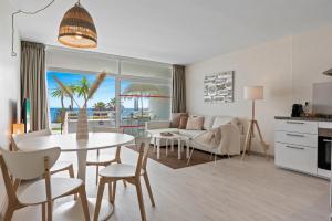 Kuchyňa alebo kuchynka v ubytovaní Frontline Beach Apartment Miraflores