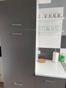 a white refrigerator in a kitchen with a counter at Wohnung in Krefeld Zentrum, Nähe Hbf in Krefeld