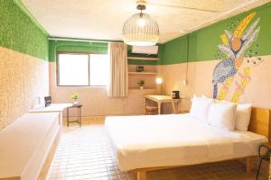 Postel nebo postele na pokoji v ubytování Selina Cancun Laguna Hotel Zone