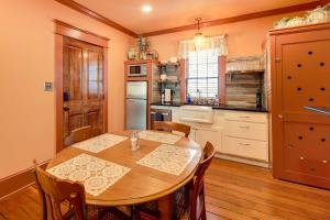 Gallery image of Victorian Vacation Rental Apt in Downtown New Bern in New Bern +21 photos