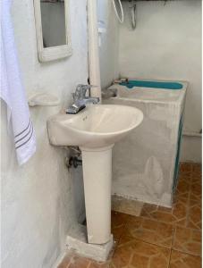 a bathroom with a sink and a mirror and a tub at APARTAMENTO in Florencia