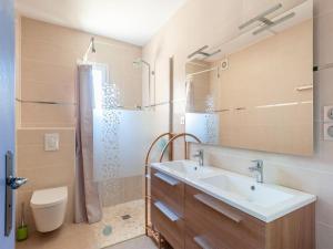 Kúpeľňa v ubytovaní Villa in Vidauban near Vineyards & Beaches