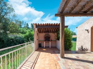 Balkón alebo terasa v ubytovaní Villa in Vidauban near Vineyards & Beaches