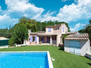 Bazén v ubytovaní Villa in Vidauban near Vineyards & Beaches alebo v jeho blízkosti