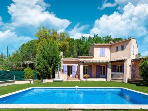 Bazén v ubytovaní Villa in Vidauban near Vineyards & Beaches alebo v jeho blízkosti