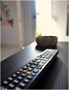 a remote control sitting on top of a table at Kaluta in Palomino