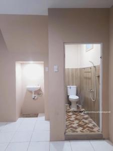 a bathroom with a toilet and a sink at Hotel Meurah Mulia Syariah in Banda Aceh