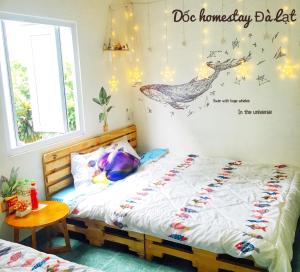 Postel nebo postele na pokoji v ubytování Dốc homestay Đà Lạt